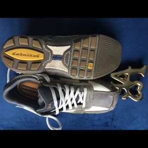 💥💥Brand new Mens SKECHERS sneakers, US 9!! 💥💥
